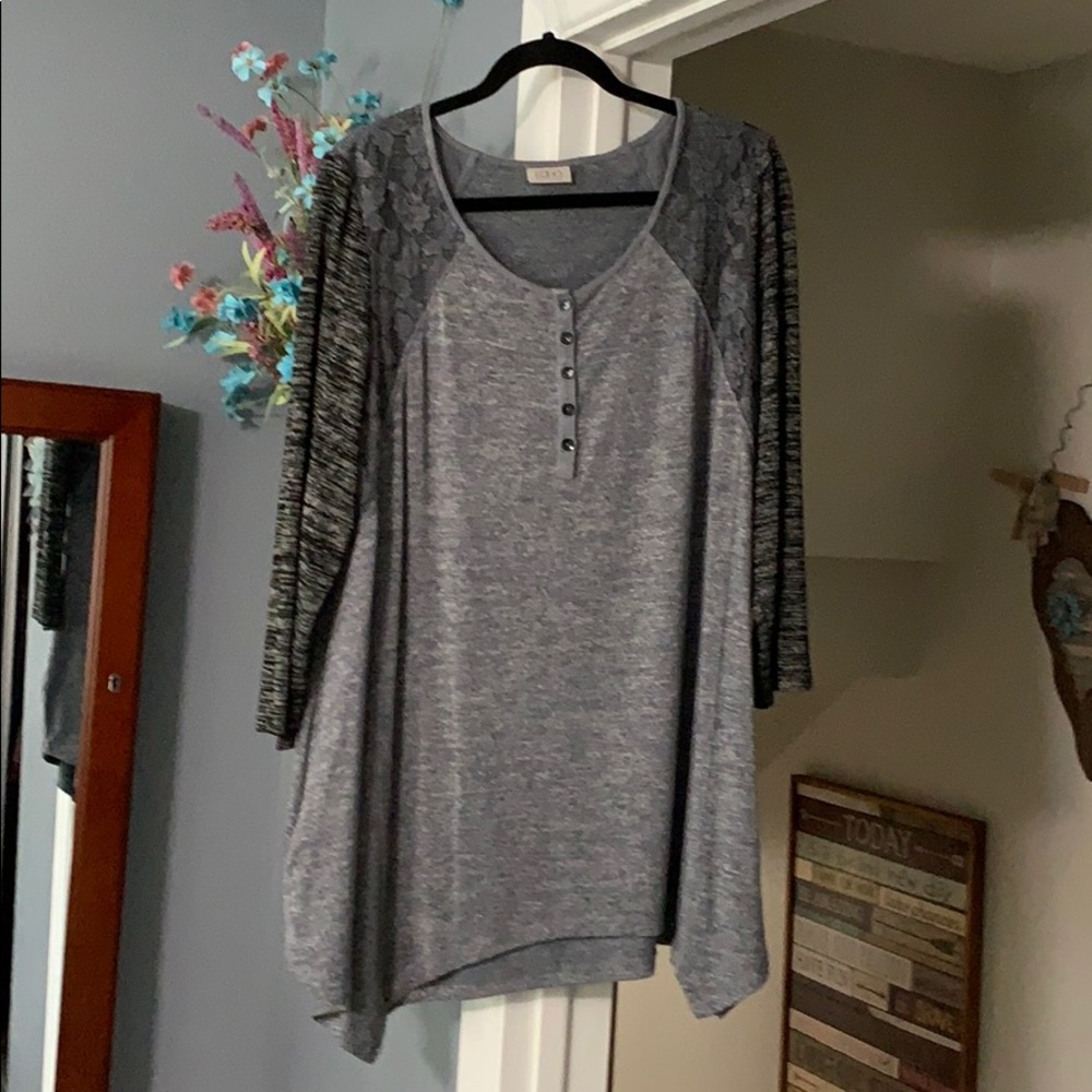 Logo 3/4 length shirt